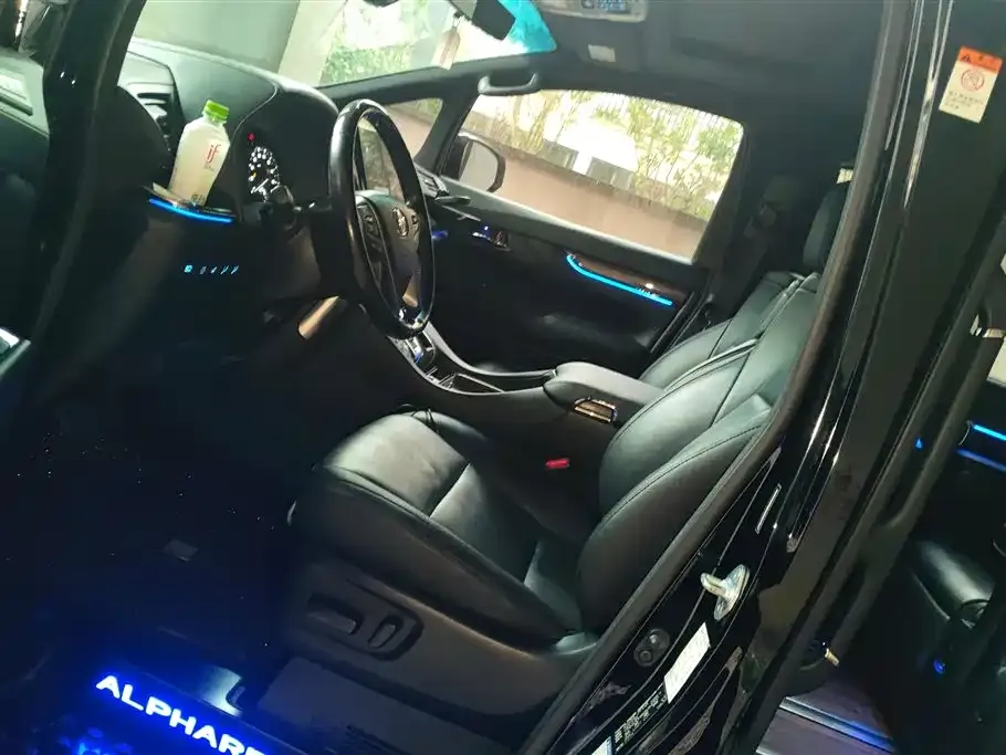 Toyota Alphard — фото 4