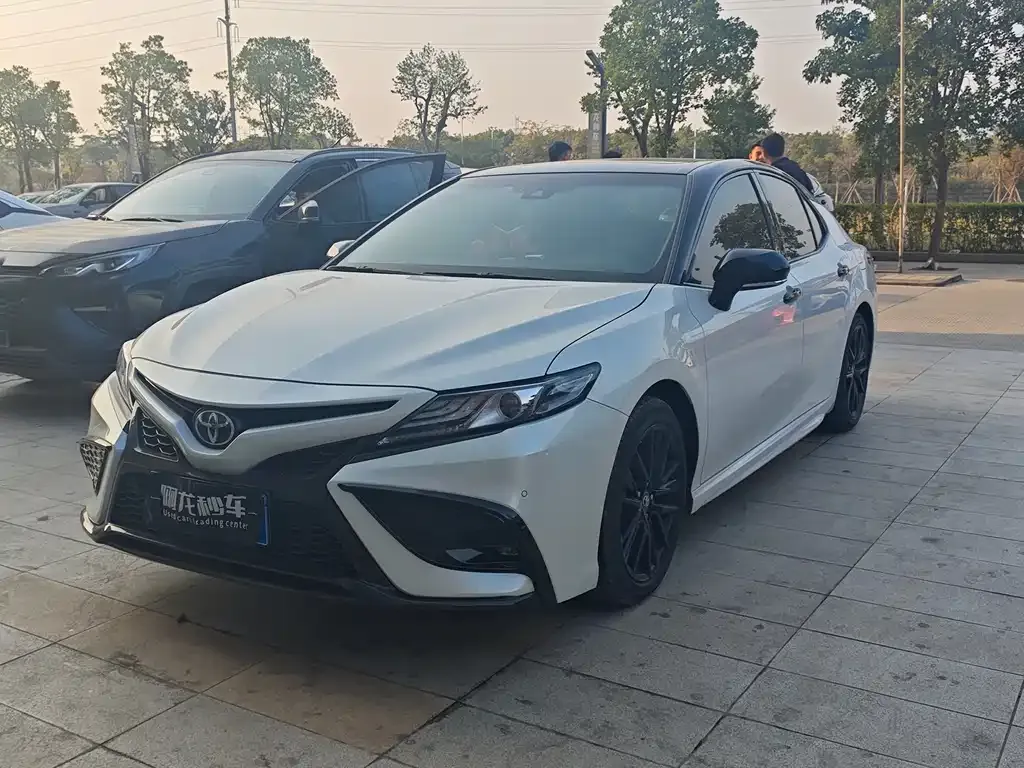 Toyota Camry 2023 из CN, фото 1