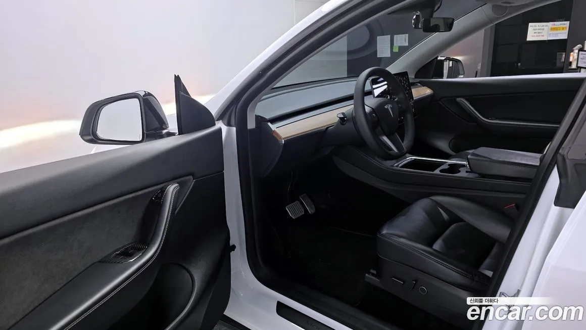 Tesla Model Y — фото 8
