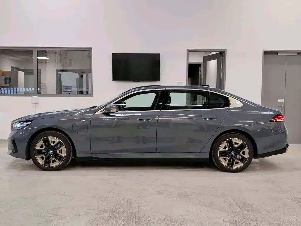 BMW i5 2025 из CN, фото 2
