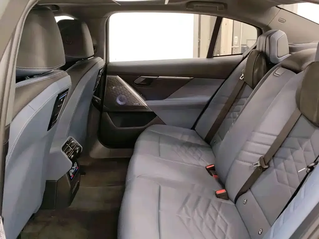 BMW i5 2025 из CN, фото 9