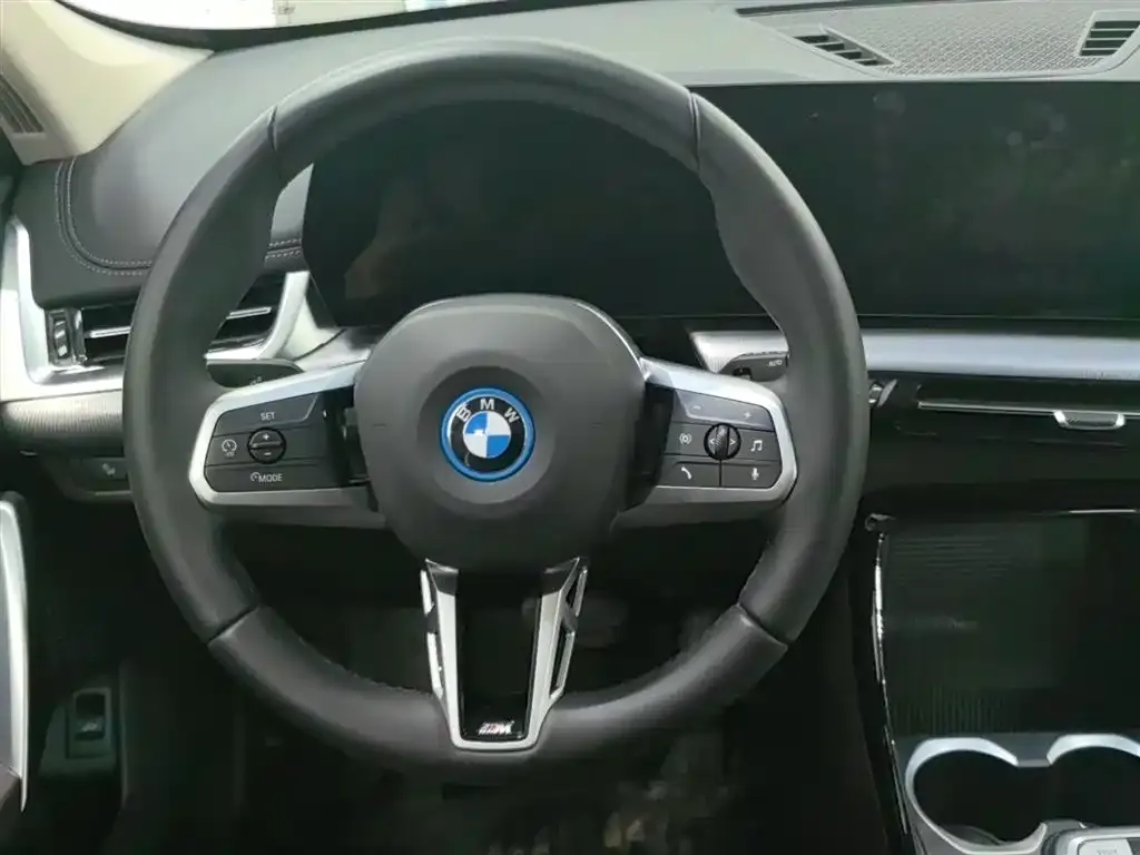 BMW iX1 2025 из CN, фото 9
