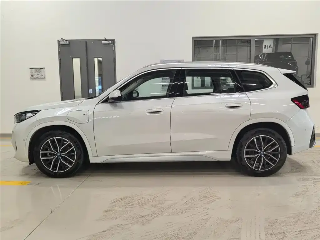BMW iX1 2025 из CN, фото 7