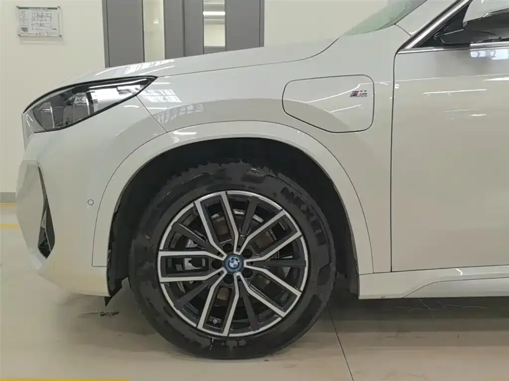 BMW iX1 2025 из CN, фото 5