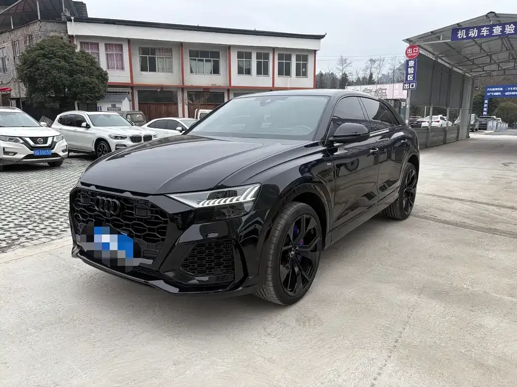 Audi Q8 2023 из CN, фото 1