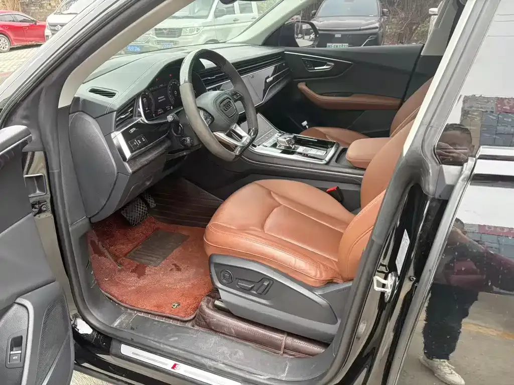 Audi Q8 2023 из CN, фото 10