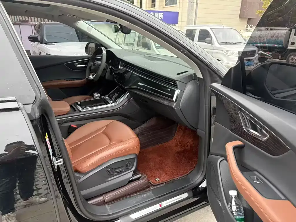 Audi Q8 2023 из CN, фото 9