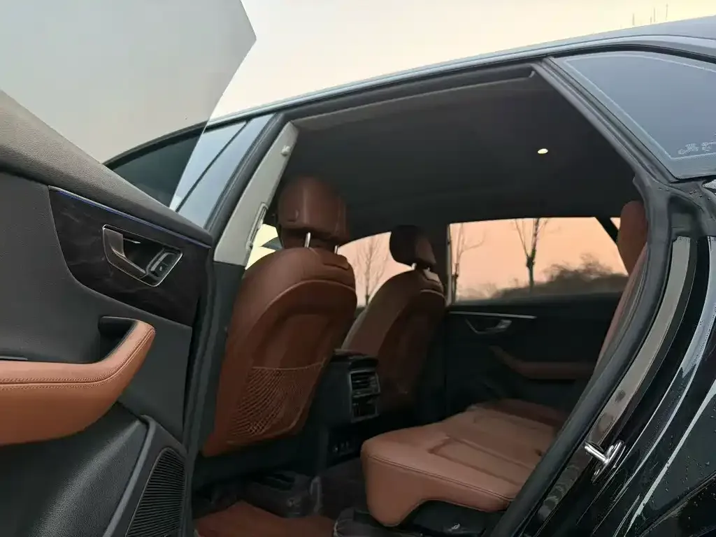 Audi Q8 2023 из CN, фото 2
