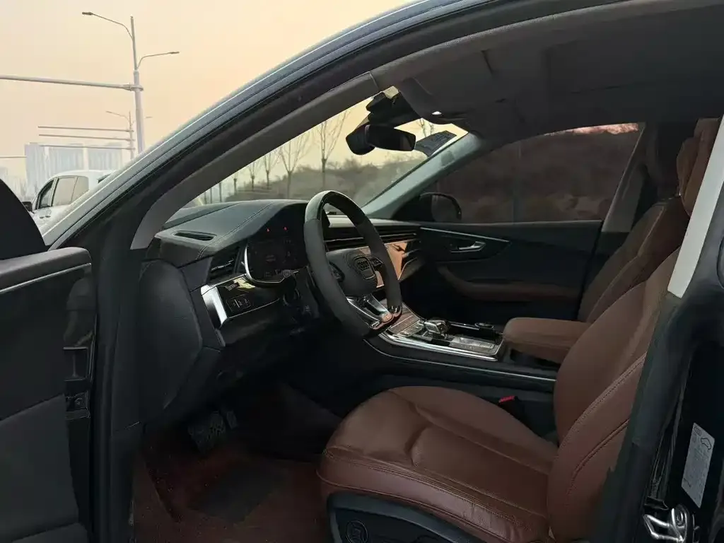 Audi Q8 2023 из CN, фото 6
