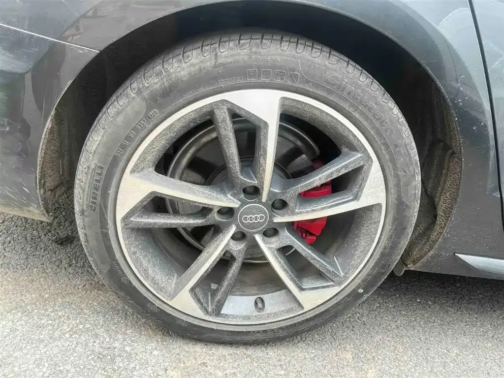 Audi A4L 2021 из CN, фото 3