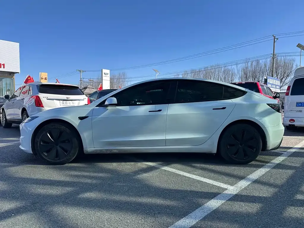 Tesla Model 3 — фото 7
