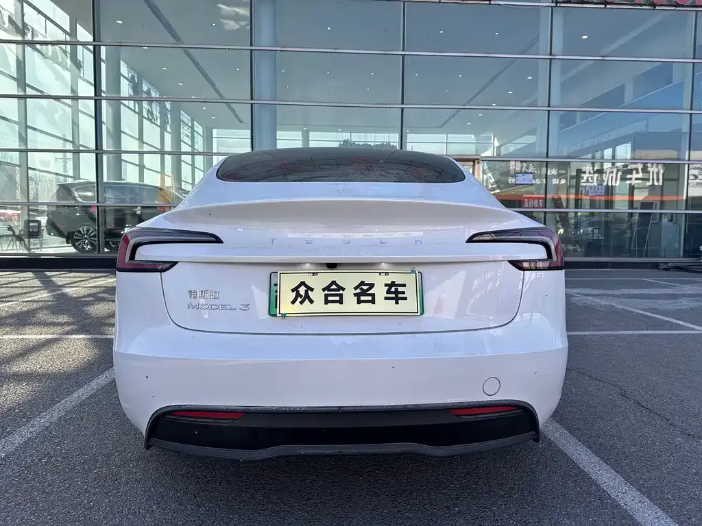 Tesla Model 3 — фото 9