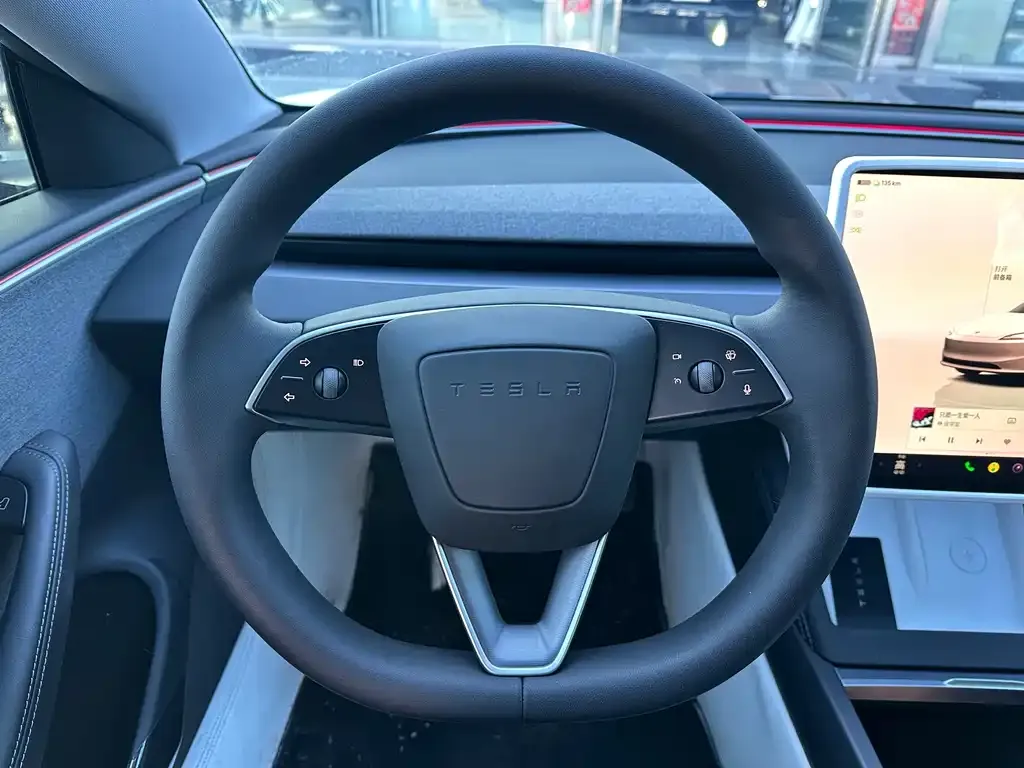 Tesla Model 3 — фото 6