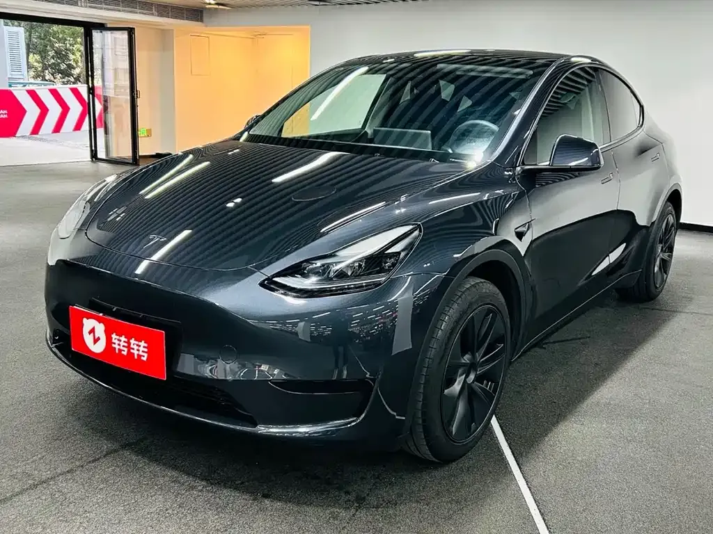 Tesla Model Y — фото 1