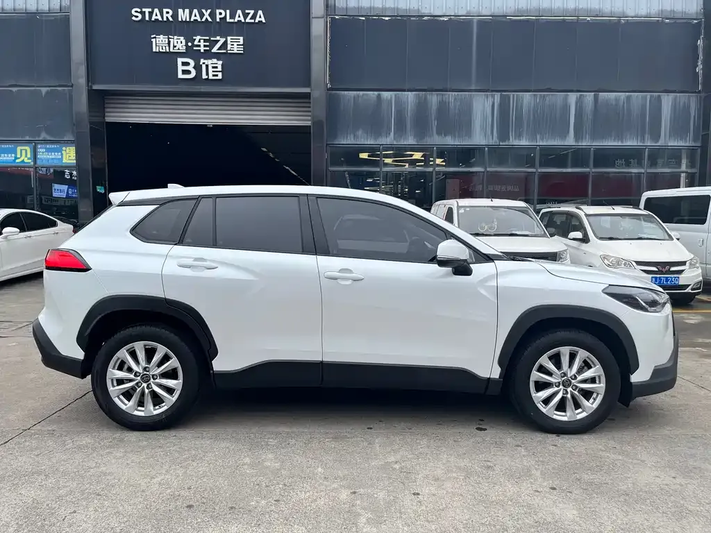 Toyota Corolla Cross 2023 из CN, фото 2