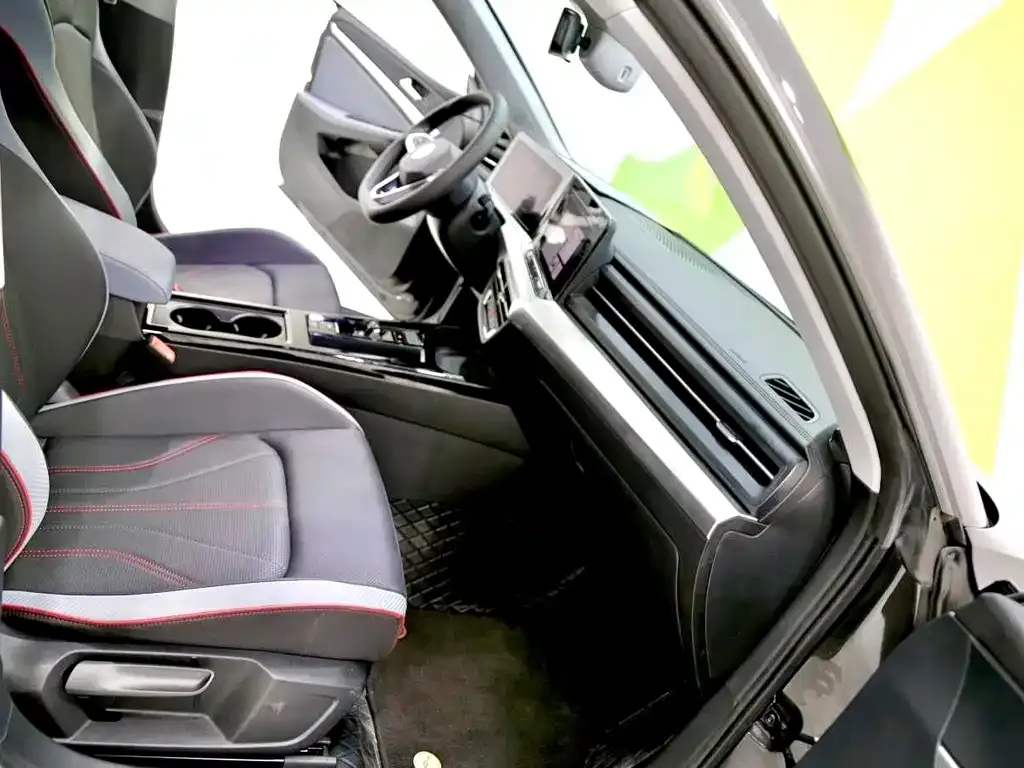 Volkswagen Lamando 2024 из CN, фото 8