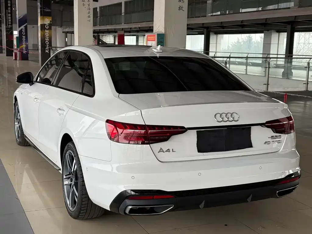 Audi A4L 2022 из CN, фото 9