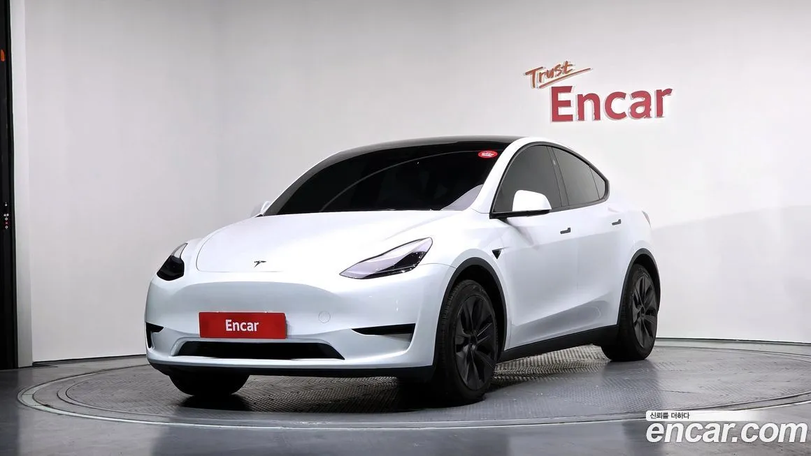 Tesla Model Y — фото 1