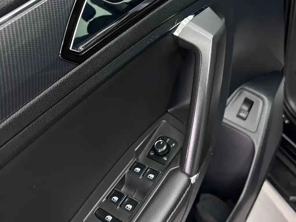 Volkswagen Tiguan L 2021 из CN, фото 7