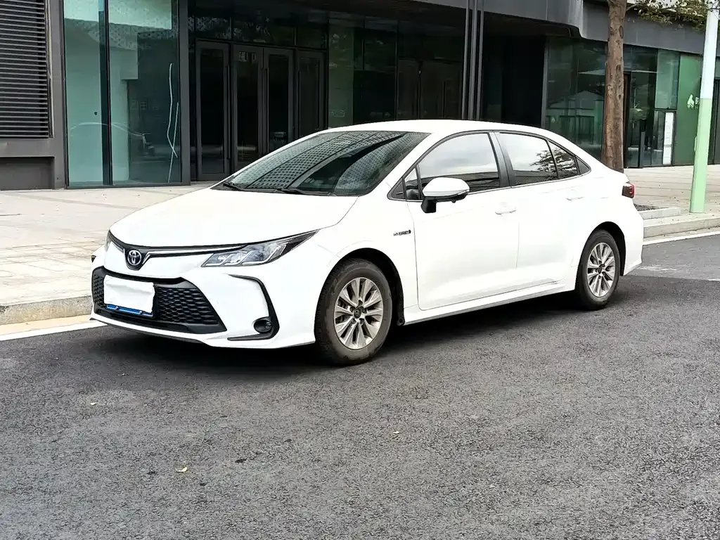 Toyota Corolla 2024 из CN, фото 1