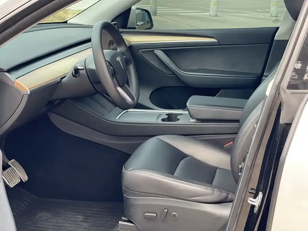 Tesla Model Y 2023 из CN, фото 9
