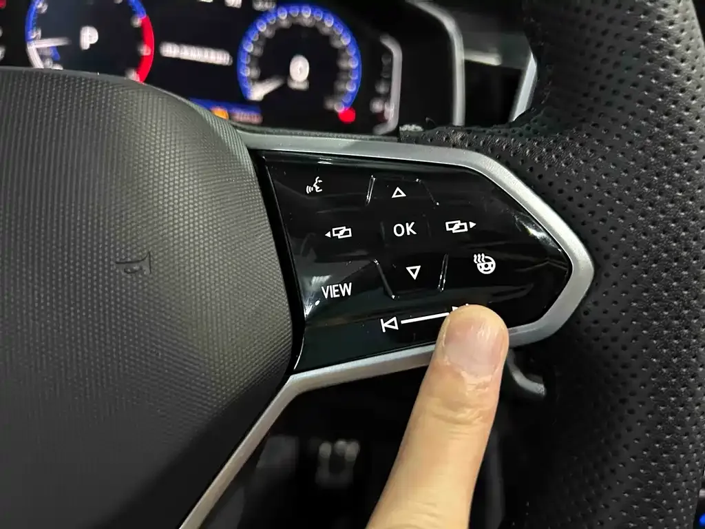Volkswagen Tiguan L 2024 из CN, фото 4