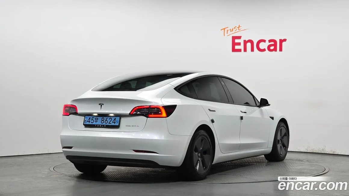 Tesla Model 3 — фото 4