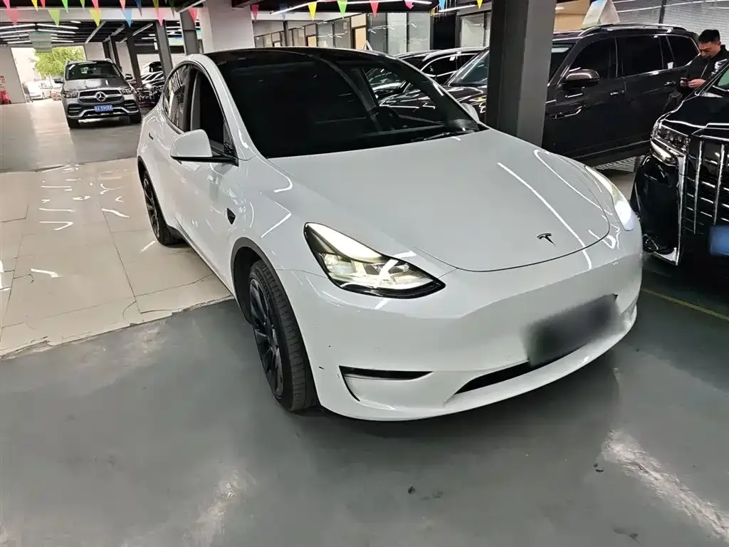 Tesla Model Y — фото 5