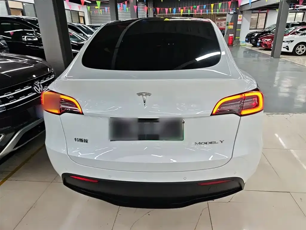 Tesla Model Y — фото 4