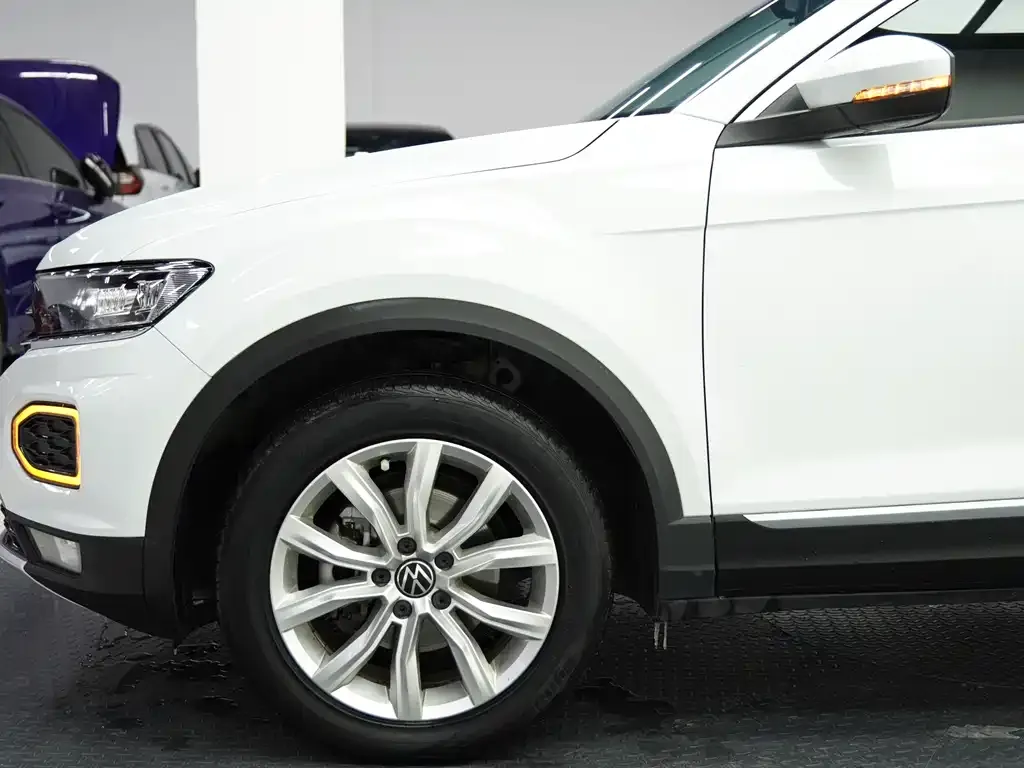 Volkswagen T-Roc — фото 7