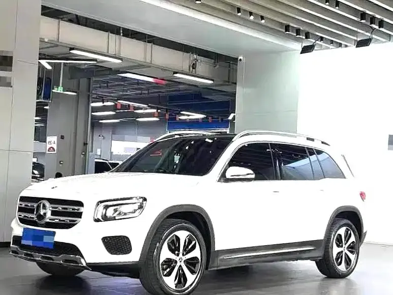 Mercedes-Benz GLB — фото 1