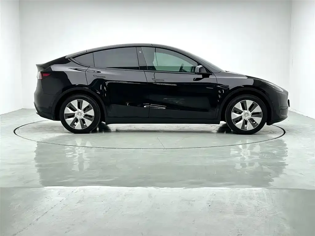 Tesla Model Y 2023 из CN, фото 2