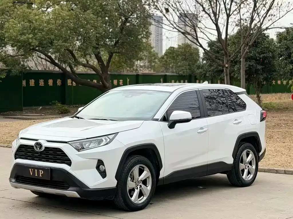 Toyota RAV4 2023 из CN, фото 1