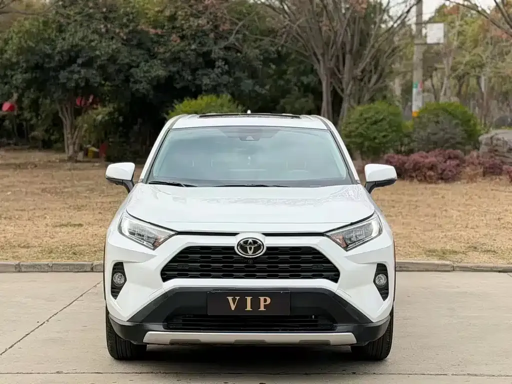Toyota RAV4 2023 из CN, фото 4
