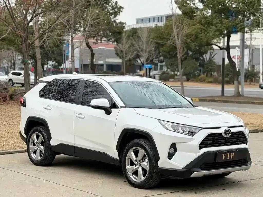 Toyota RAV4 2023 из CN, фото 5