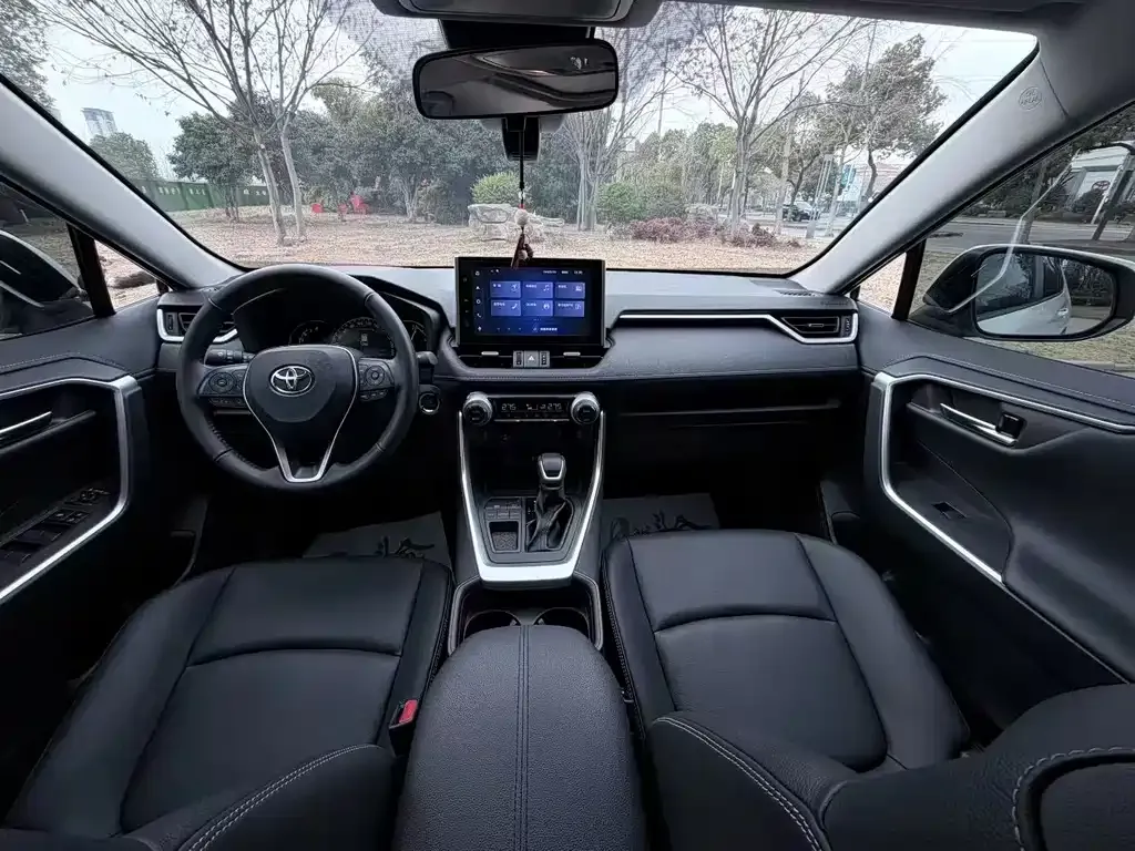 Toyota RAV4 2023 из CN, фото 3