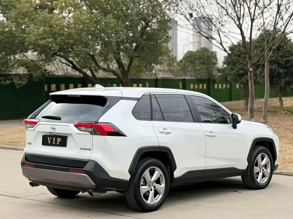 Toyota RAV4 2023 из CN, фото 6