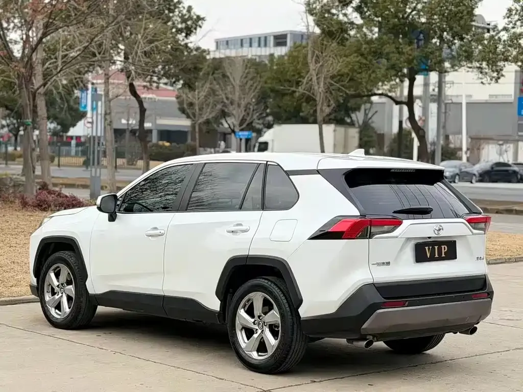 Toyota RAV4 2023 из CN, фото 9