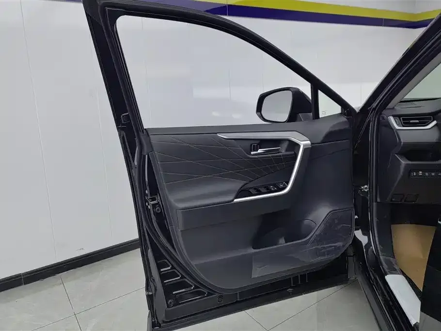 Toyota RAV4 2025 из CN, фото 5