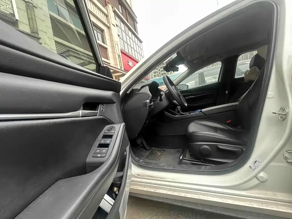 Mazda 3 Axela 2023 из CN, фото 6