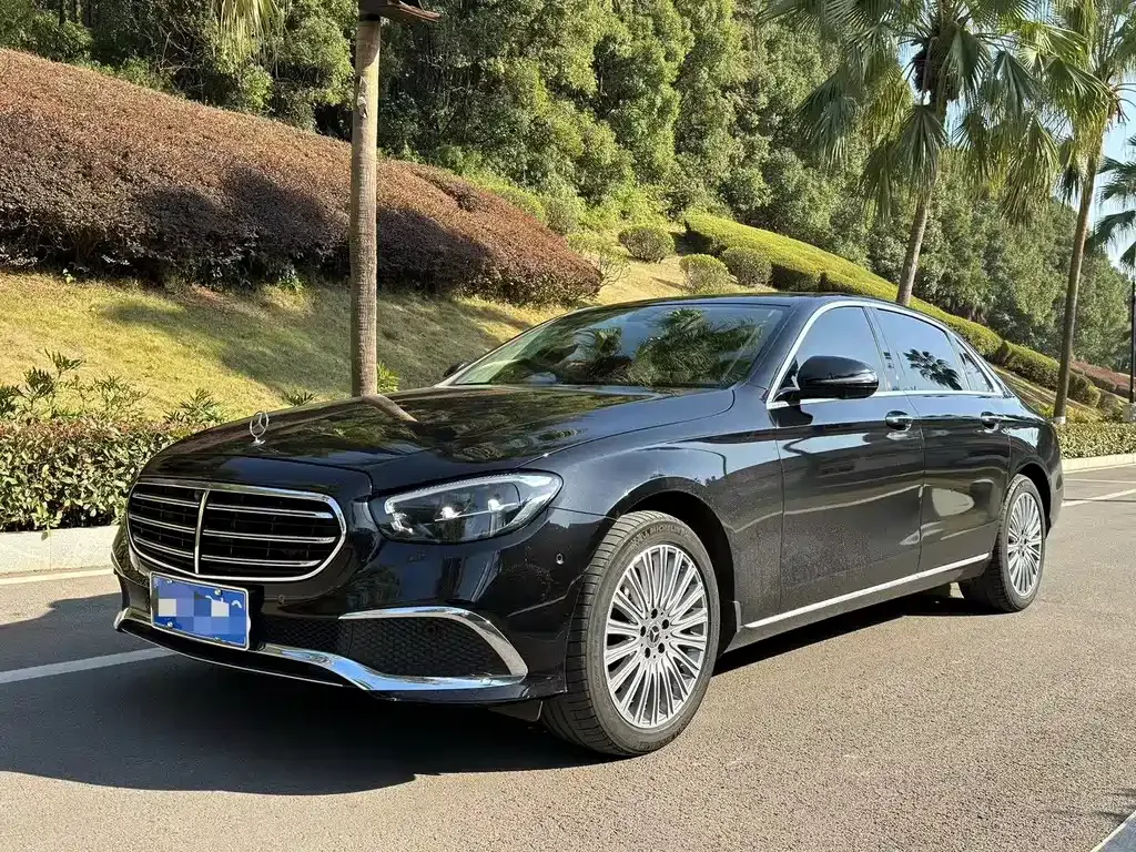Mercedes-Benz E-Class — фото 1