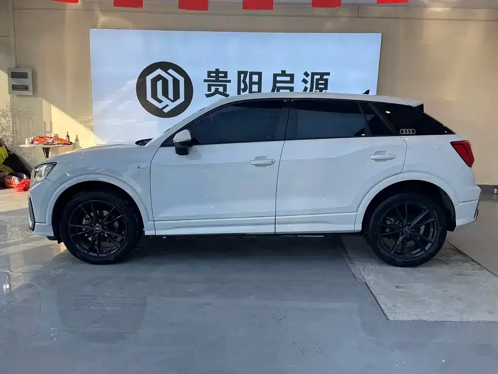 Audi Q2L 2023 из CN, фото 2