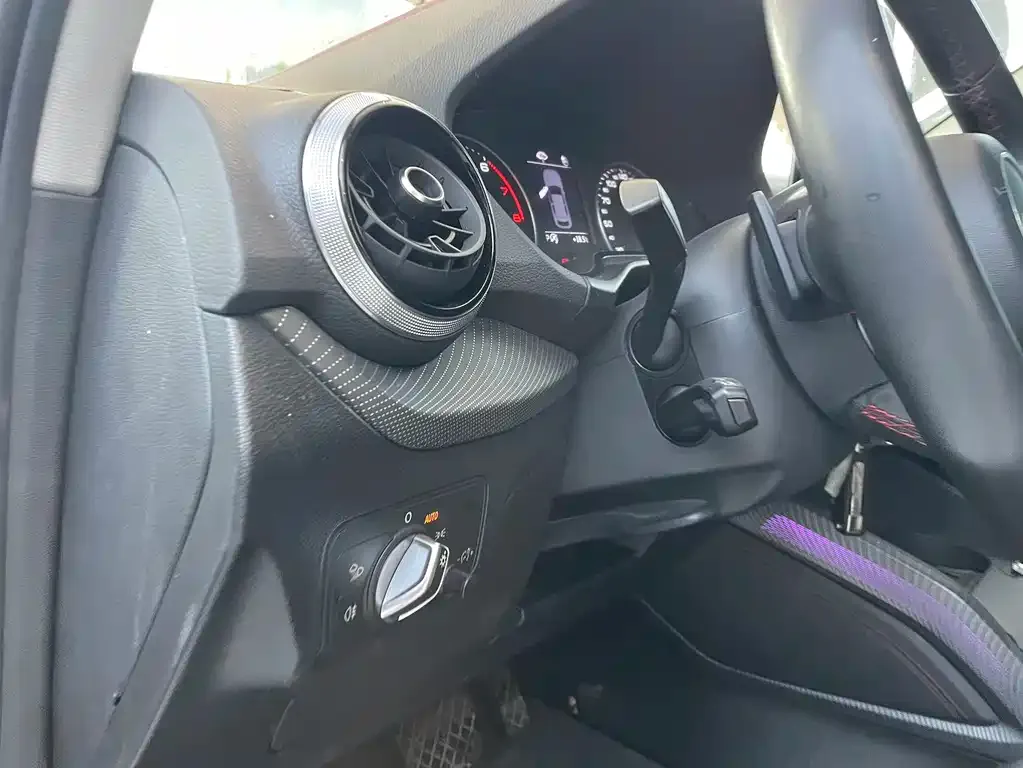 Audi Q2L 2023 из CN, фото 7