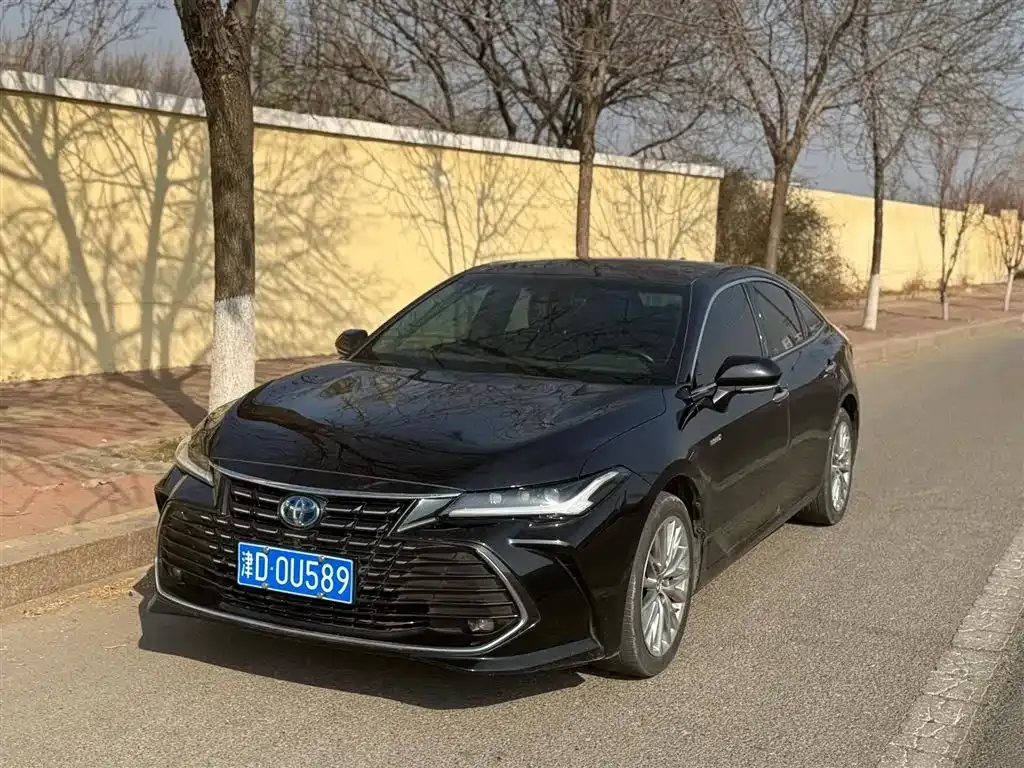 Toyota Avalon — фото 1