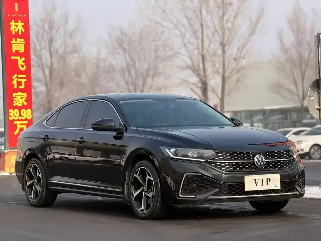 Volkswagen Passat 2023 из CN, фото 1