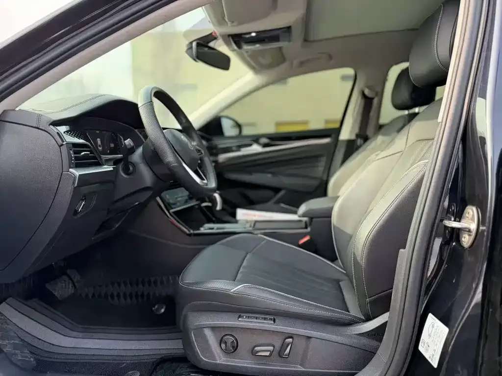 Volkswagen Passat 2023 из CN, фото 5