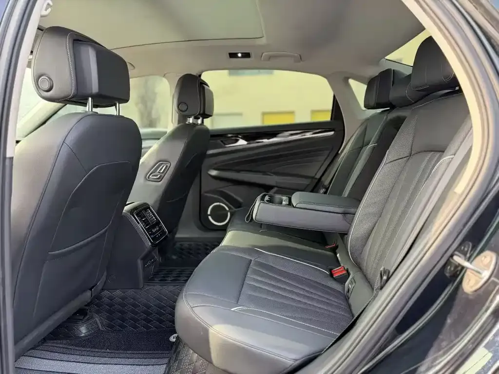 Volkswagen Passat 2023 из CN, фото 9