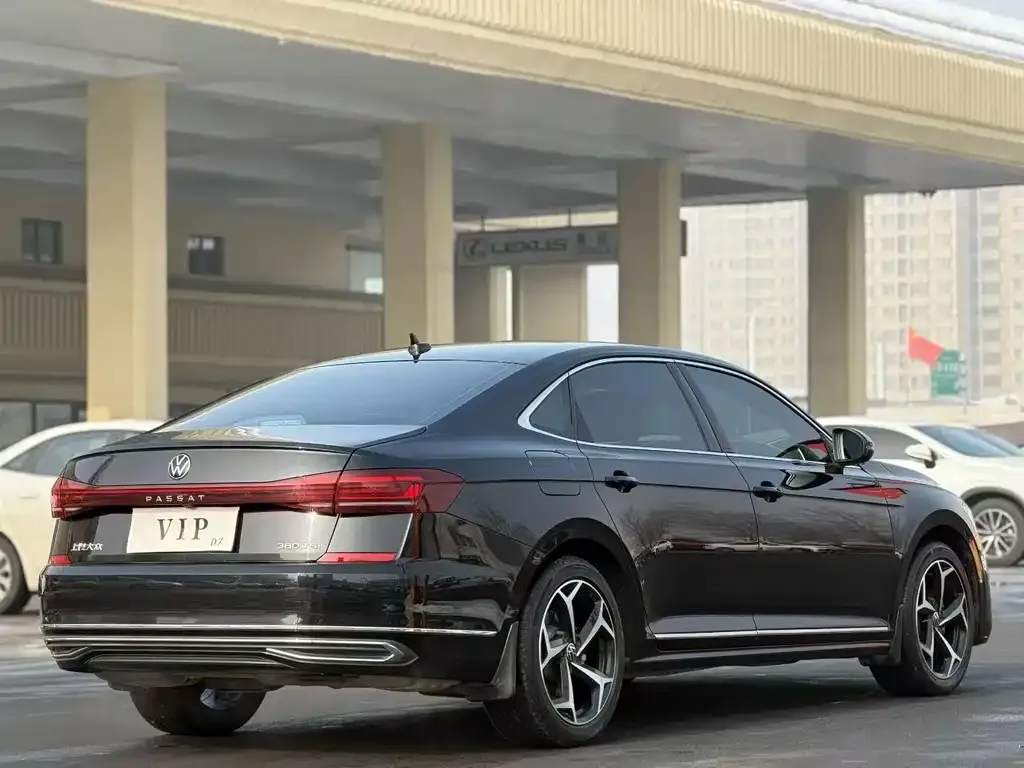 Volkswagen Passat 2023 из CN, фото 4