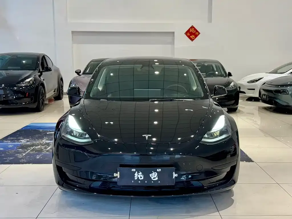 Tesla Model 3 — фото 9