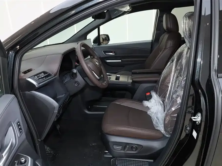 Toyota Granvia 2026 из CN, фото 1